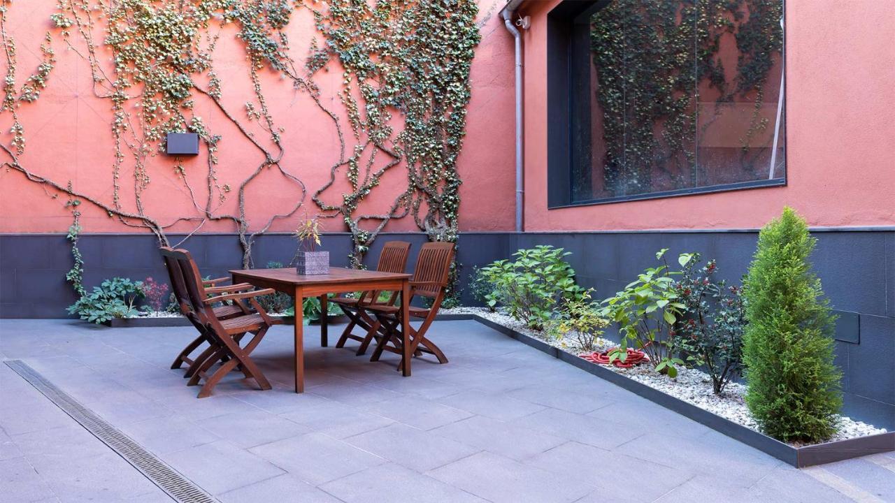 Apartaments Y Habitacions Entre Volcans Olot Exterior foto