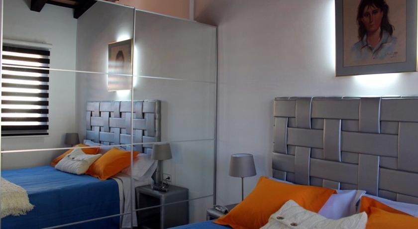 Apartaments Y Habitacions Entre Volcans Olot Quarto foto